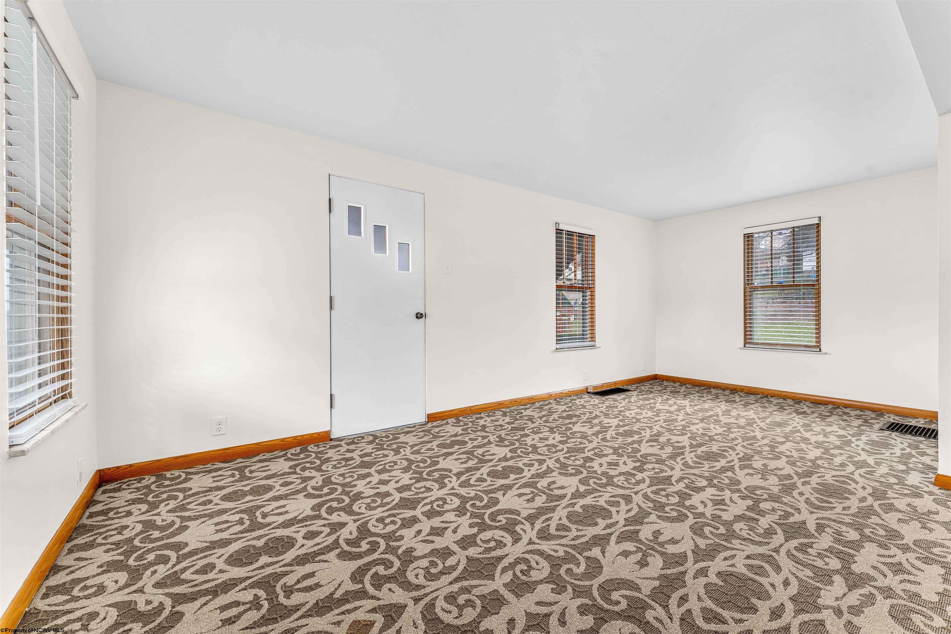 Uniontown, Pennsylvania 15401, United States, 3 Bedrooms Bedrooms, ,2 BathroomsBathrooms,Residential,Pending,64626