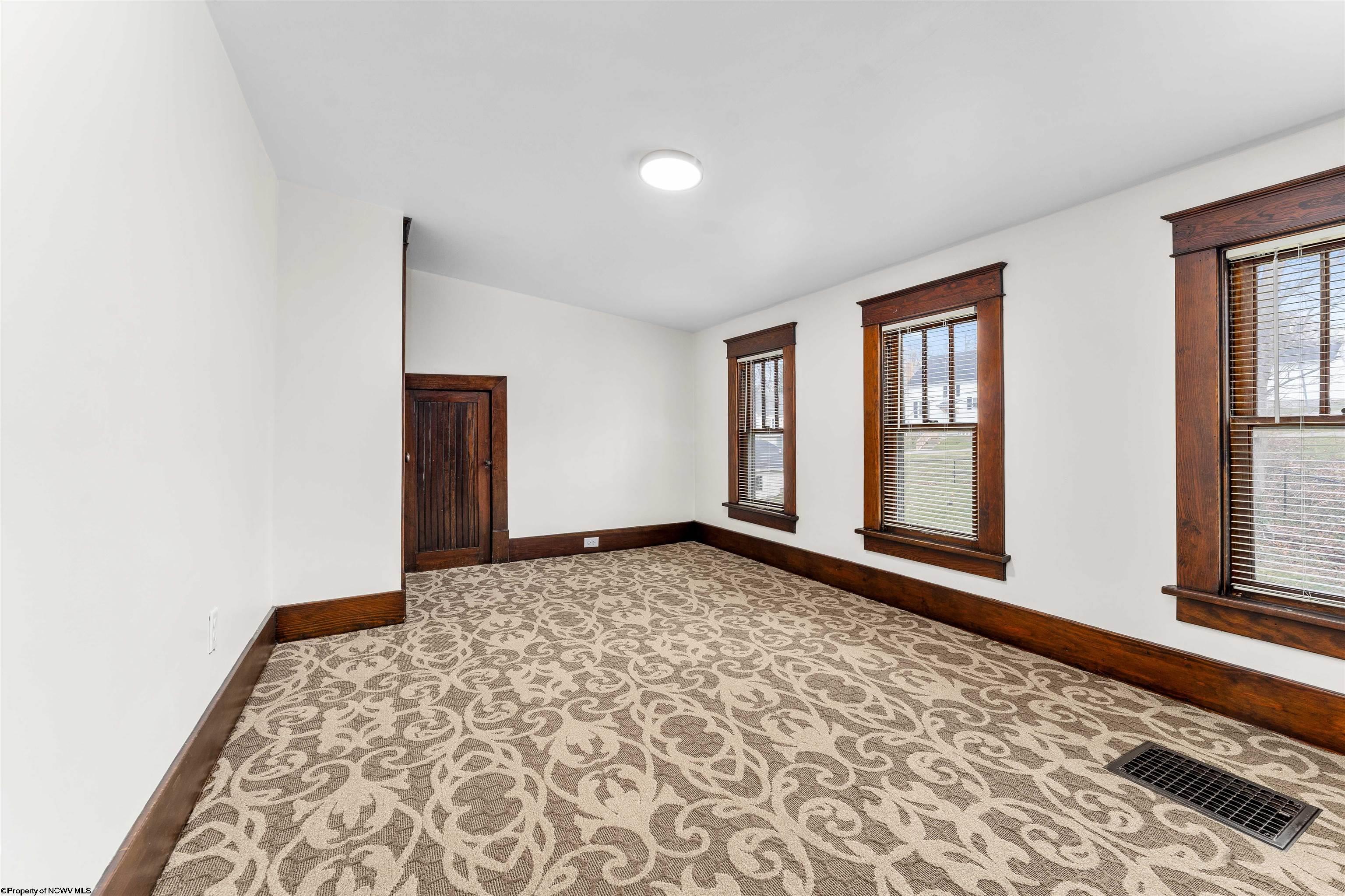 Uniontown, Pennsylvania 15401, United States, 3 Bedrooms Bedrooms, ,2 BathroomsBathrooms,Residential,Pending,64626