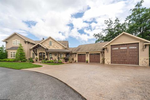 Photo of 1009 Summit Drive, Morgantown, WV 26508 (MLS # 10160174)