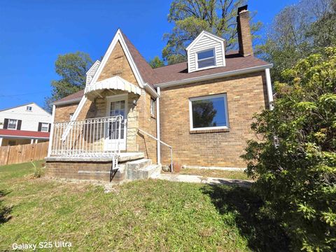 Photo of 1231 College Park, Fairmont, WV 26554 (MLS # 10162266)