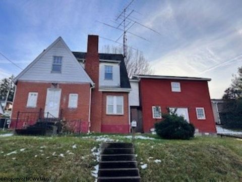 Photo of 805 S Chestnut Street, Clarksburg, WV 26301 (MLS # 10163068)