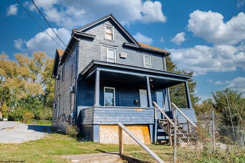 Photo of 400 Fife Avenue, Morgantown, WV 26505 (MLS # 10164145)