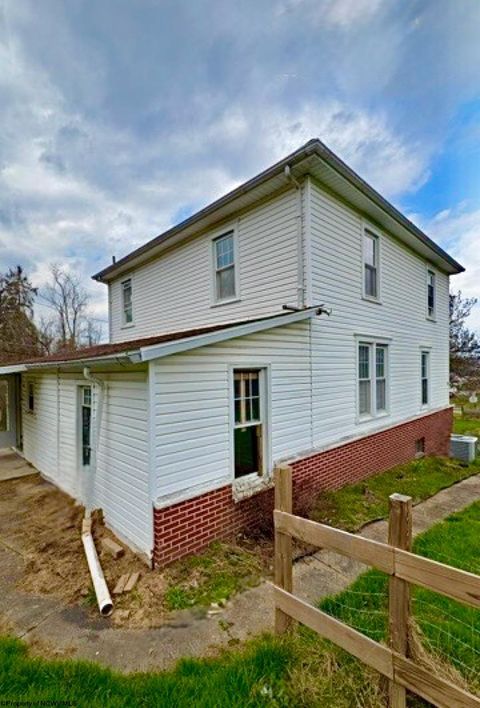 Photo of 301 Hampton Road, Fairmont, WV 26554 (MLS # 10164746)