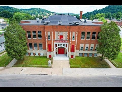 Photo of 116 Pennsylvania Avenue, Nutter Fort, WV 26301 (MLS # 10156389)