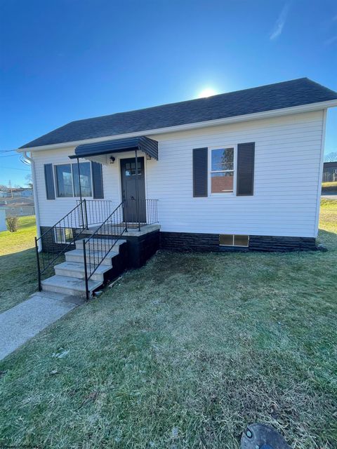 Photo of 130 Hunsaker Street, Fairmont, WV 26554 (MLS # 10162841)