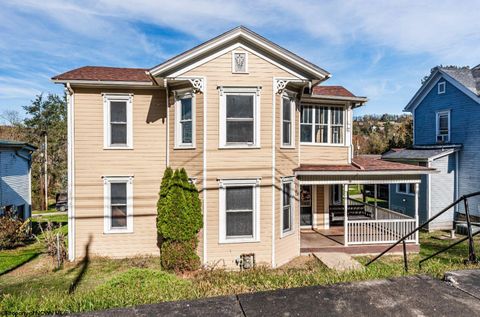 Photo of 455 Walnut Street, Grafton, WV 26354 (MLS # 10162303)