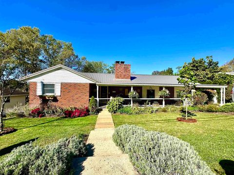 Photo of 711 Pennsylvania Avenue, Bridgeport, WV 26330 (MLS # 10165382)