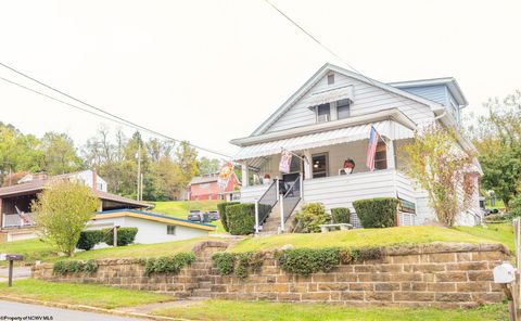 Photo of 1225 Richwood Avenue, Morgantown, WV 26505 (MLS # 10162007)