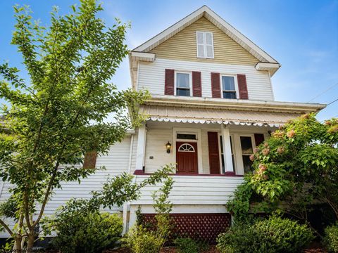 Photo of 240 Cherry Street, Morgantown, WV 26501 (MLS # 10164918)