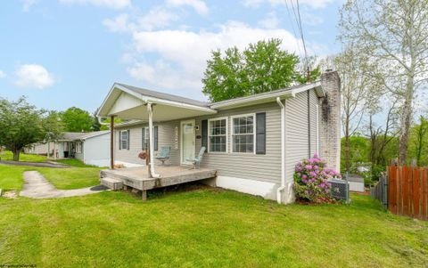 Photo of 418 Shawnee Drive, Morgantown, WV 26508 (MLS # 10164579)