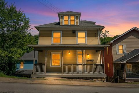 Photo of 595 Brockway Avenue, Morgantown, WV 26501 (MLS # 10164307)