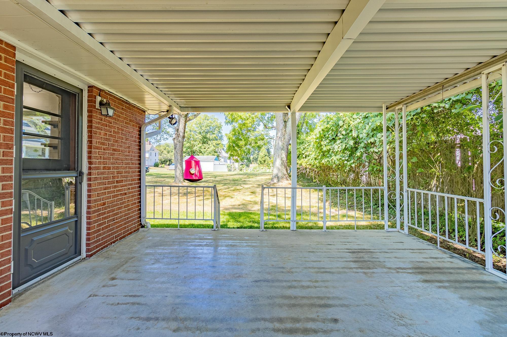 Morgantown, West Virginia 26501, United States, 3 Bedrooms Bedrooms, ,2 BathroomsBathrooms,Residential,Contingent,51741