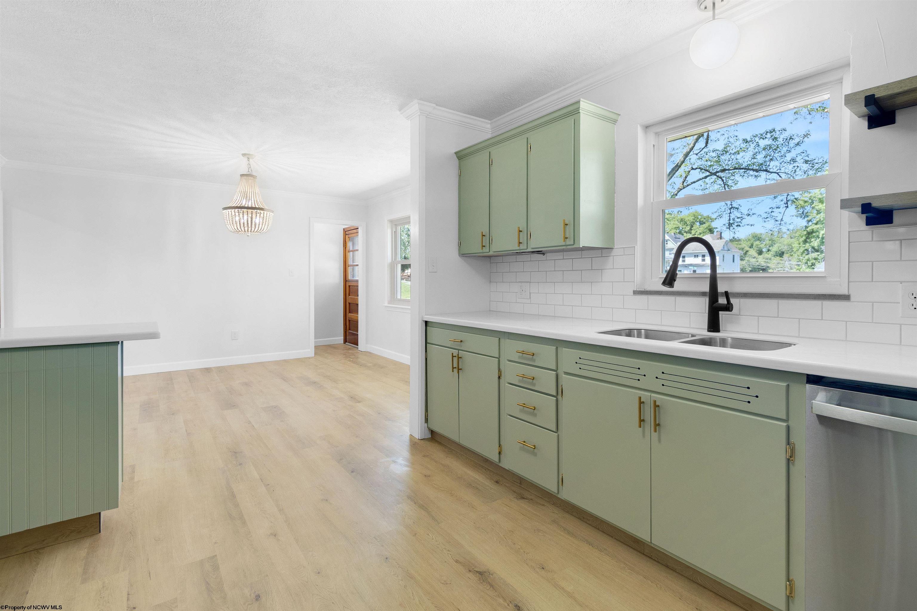 Morgantown, West Virginia 26501, United States, 3 Bedrooms Bedrooms, ,2 BathroomsBathrooms,Residential,Contingent,51741