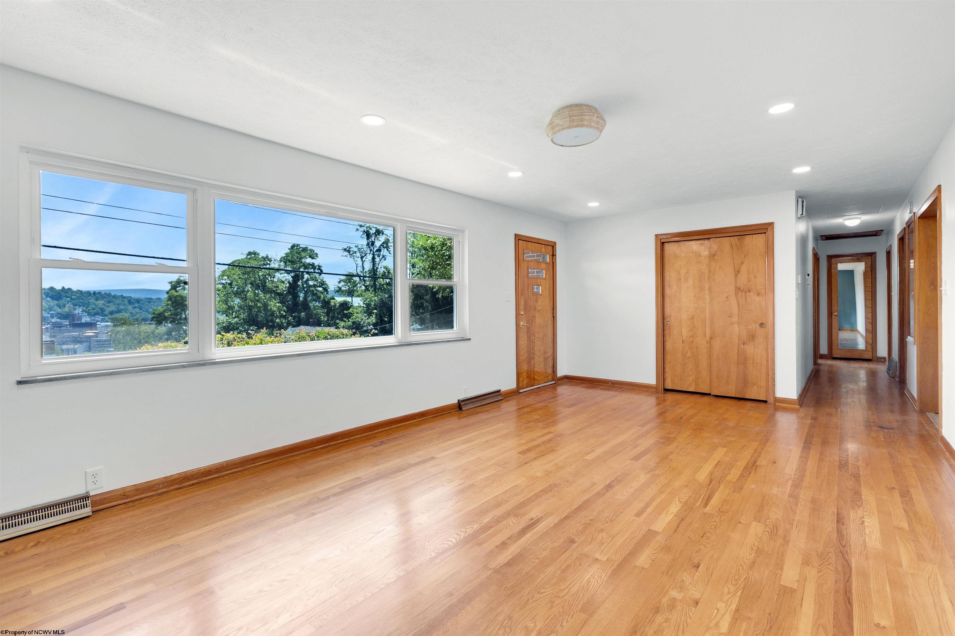 Morgantown, West Virginia 26501, United States, 3 Bedrooms Bedrooms, ,2 BathroomsBathrooms,Residential,Contingent,51741