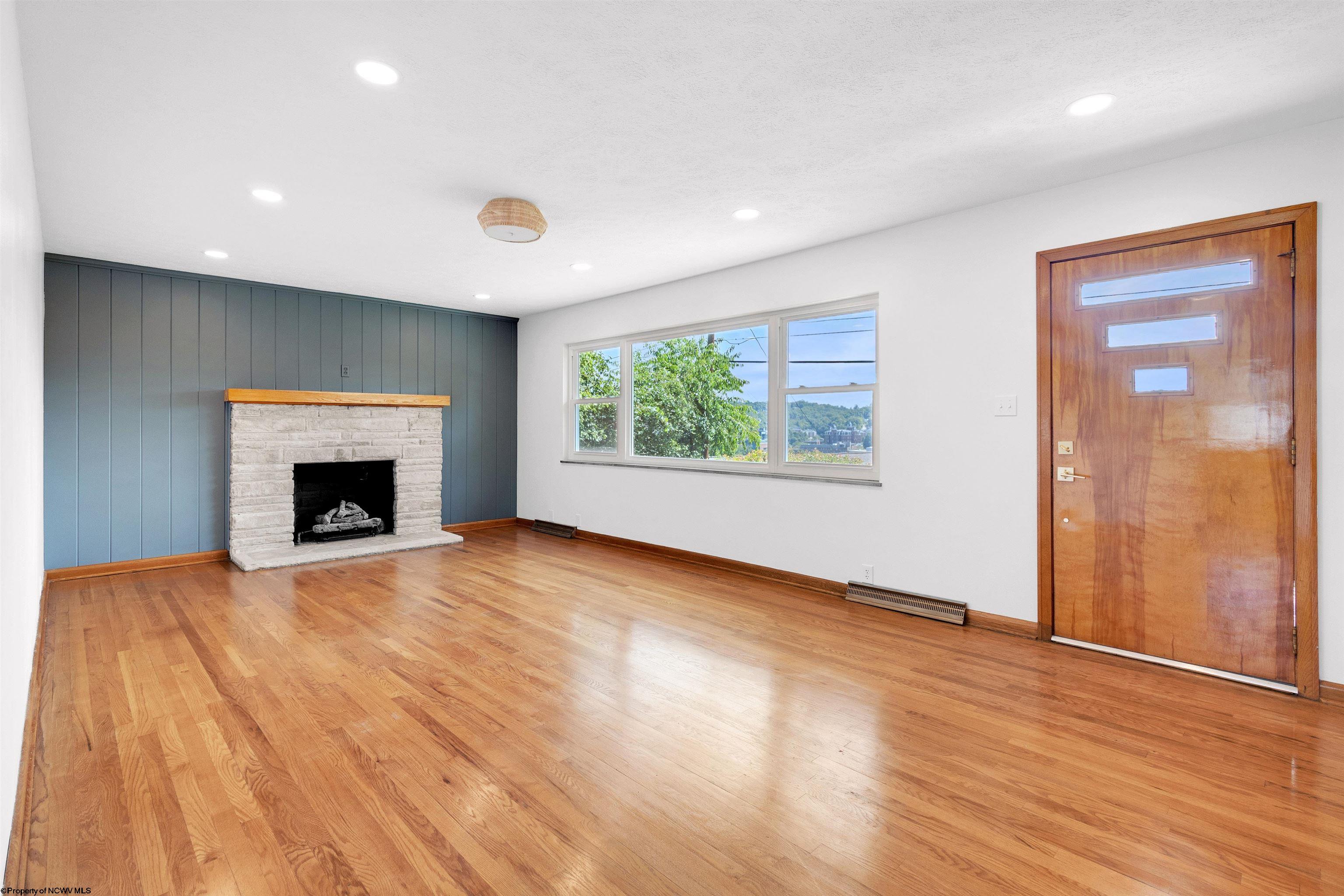 Morgantown, West Virginia 26501, United States, 3 Bedrooms Bedrooms, ,2 BathroomsBathrooms,Residential,Contingent,51741