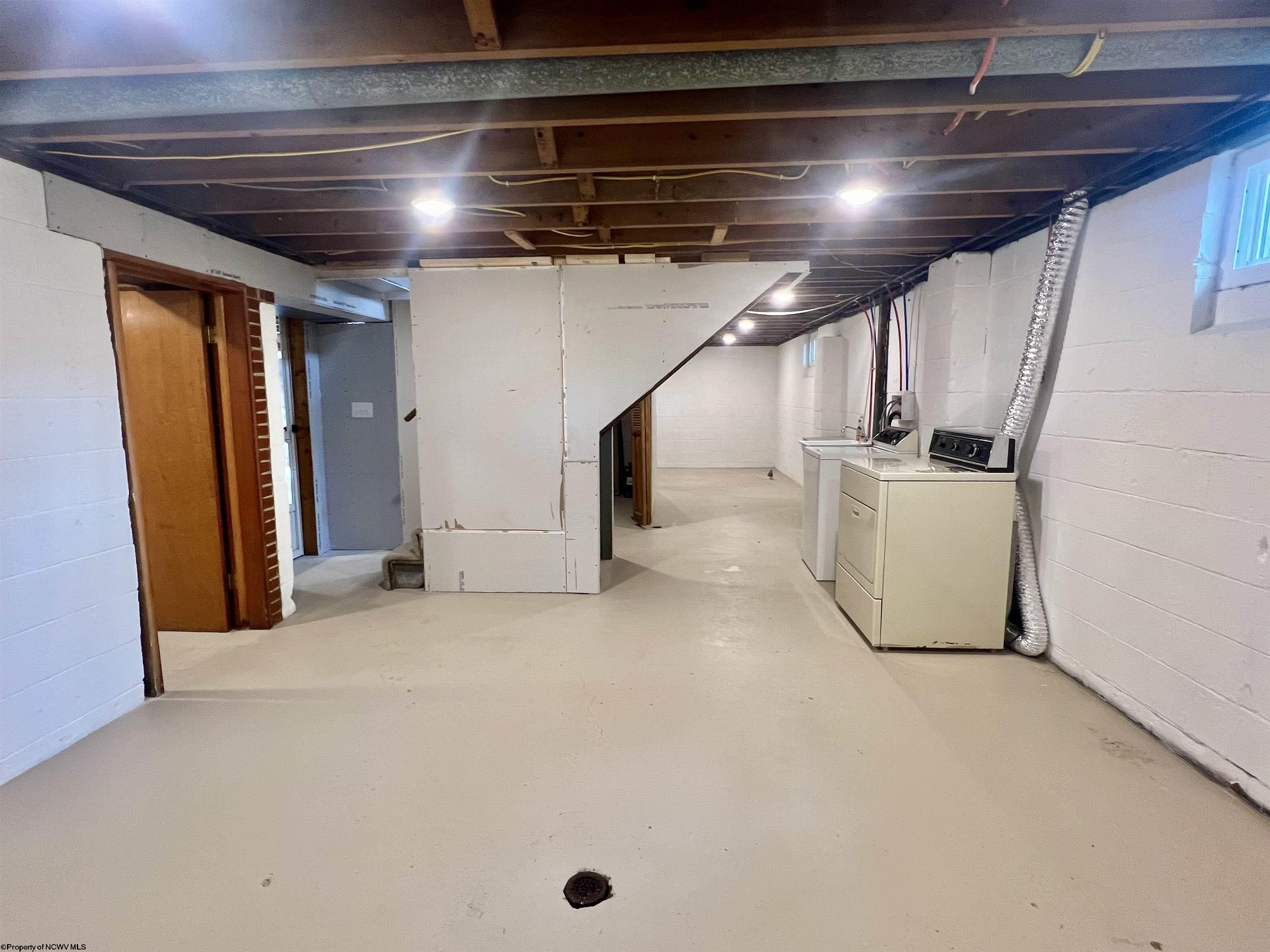 Morgantown, West Virginia 26501, United States, 3 Bedrooms Bedrooms, ,2 BathroomsBathrooms,Residential,Contingent,51741