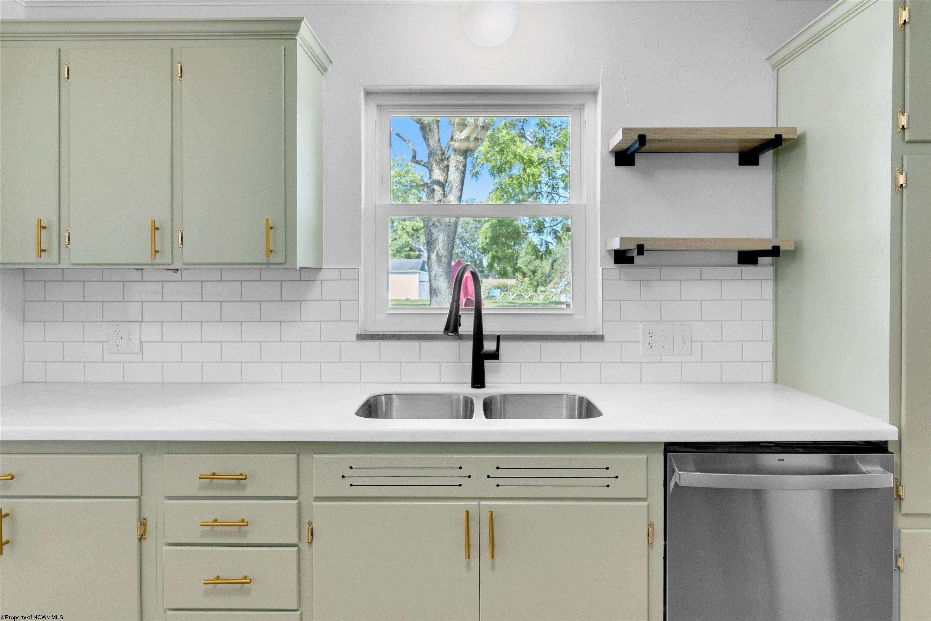 Morgantown, West Virginia 26501, United States, 3 Bedrooms Bedrooms, ,2 BathroomsBathrooms,Residential,Contingent,51741