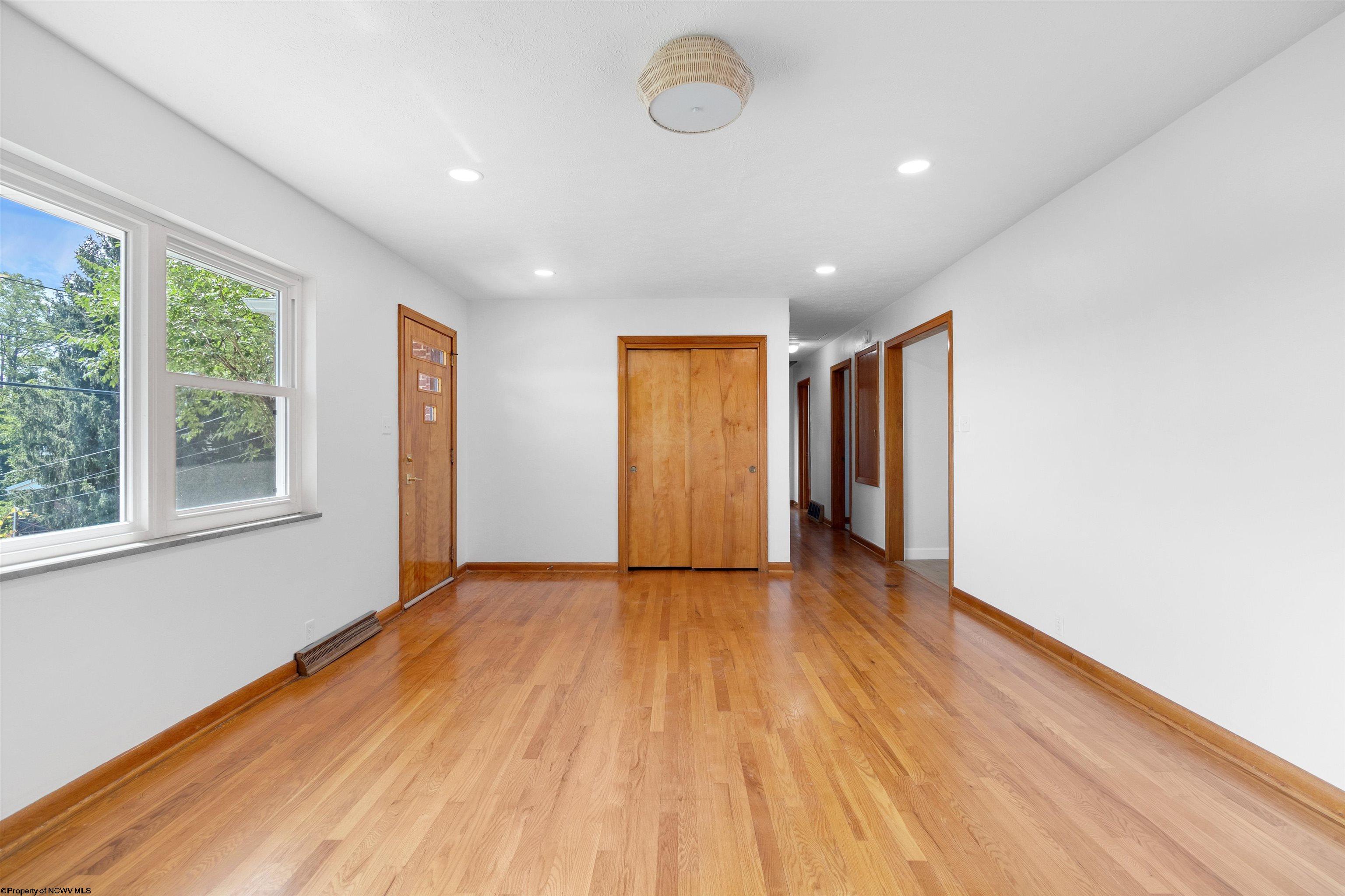 Morgantown, West Virginia 26501, United States, 3 Bedrooms Bedrooms, ,2 BathroomsBathrooms,Residential,Contingent,51741