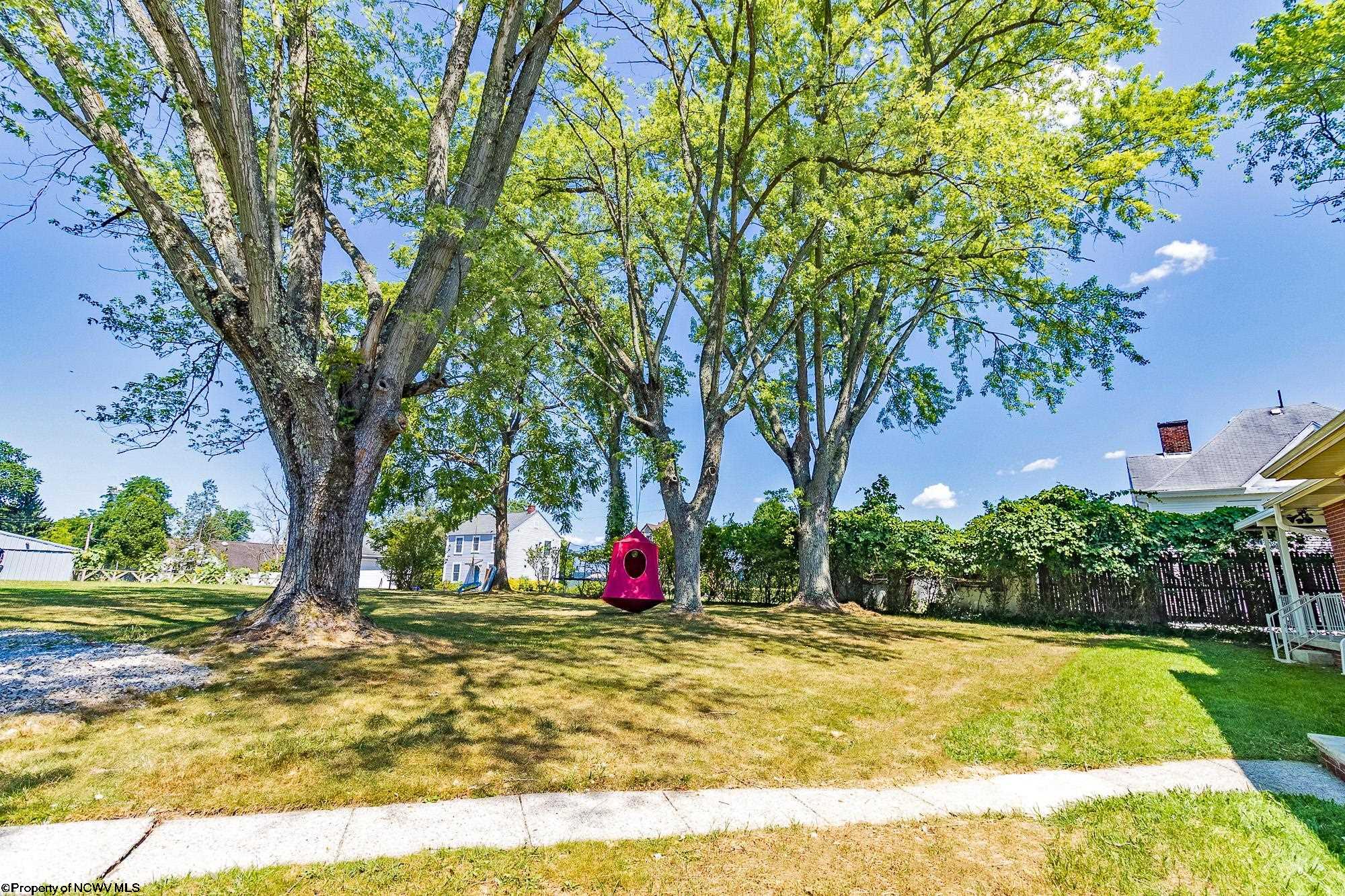 Morgantown, West Virginia 26501, United States, 3 Bedrooms Bedrooms, ,2 BathroomsBathrooms,Residential,Contingent,51741