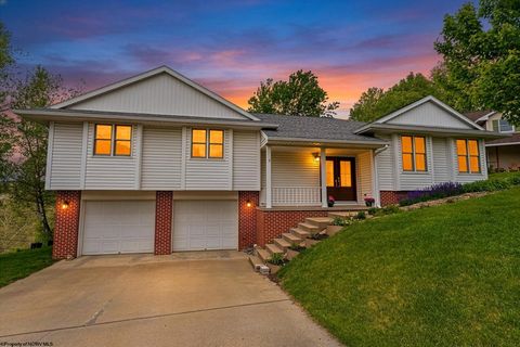 Photo of 911 Richard Place, Morgantown, WV 26505 (MLS # 10164799)