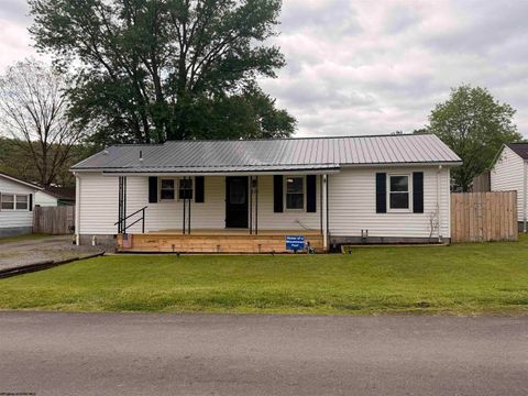 Photo of 125 Catherine Street, Weston, WV 26201 (MLS # 10164539)