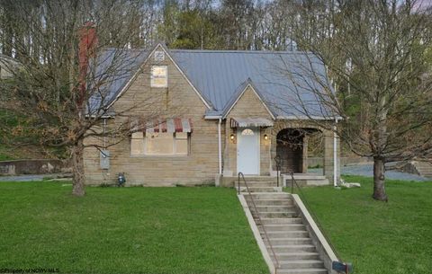 Photo of 303 E STATE Avenue, Terra Alta, WV 26764 (MLS # 10164453)