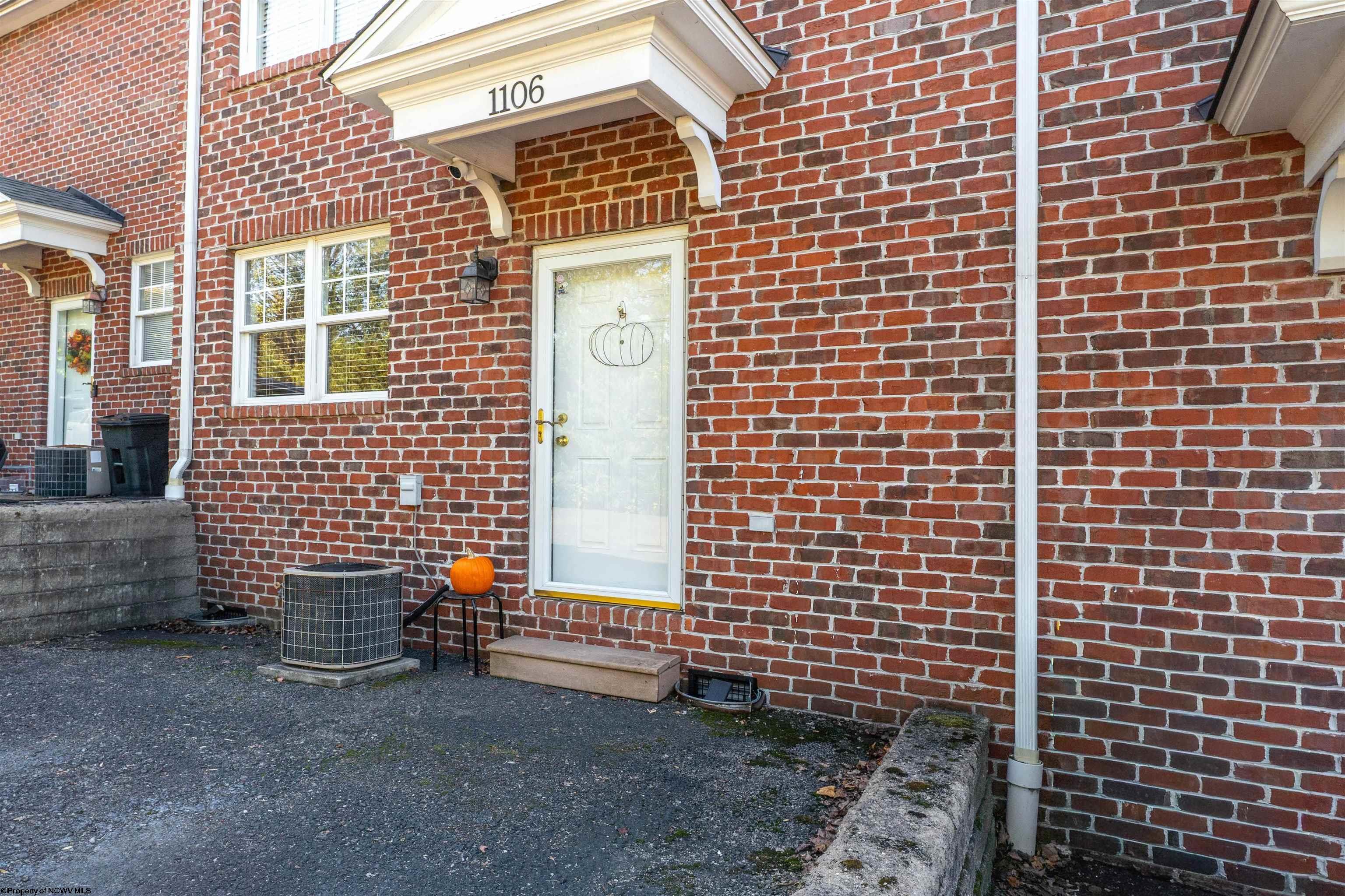 Morgantown, West Virginia 26508, United States, 2 Bedrooms Bedrooms, ,3 BathroomsBathrooms,Residential,Active,234659