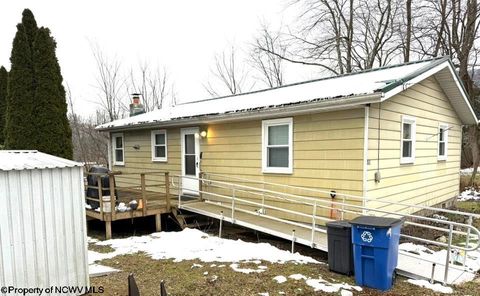 Photo of 152 Spruce Street, Parsons, WV 26287 (MLS # 10162988)