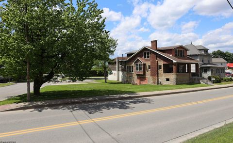 Photo of 122 S Randolph Avenue, Elkins, WV 26241 (MLS # 10164733)
