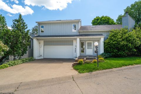 Photo of 902 Stewart Place, Morgantown, WV 26505 (MLS # 10165088)