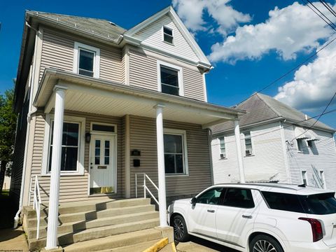 Photo of 405 6th Street, Fairmont, WV 26554 (MLS # 10164933)