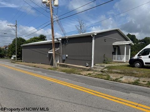 Photo of 210 E Park Avenue, Fairmont, WV 26554 (MLS # 10161059)