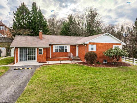 Photo of 129 Lexington Avenue, Westover, WV 26501 (MLS # 10162683)