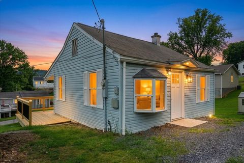 Photo of 31 W 2nd Street, Westover, WV 26501 (MLS # 10164196)