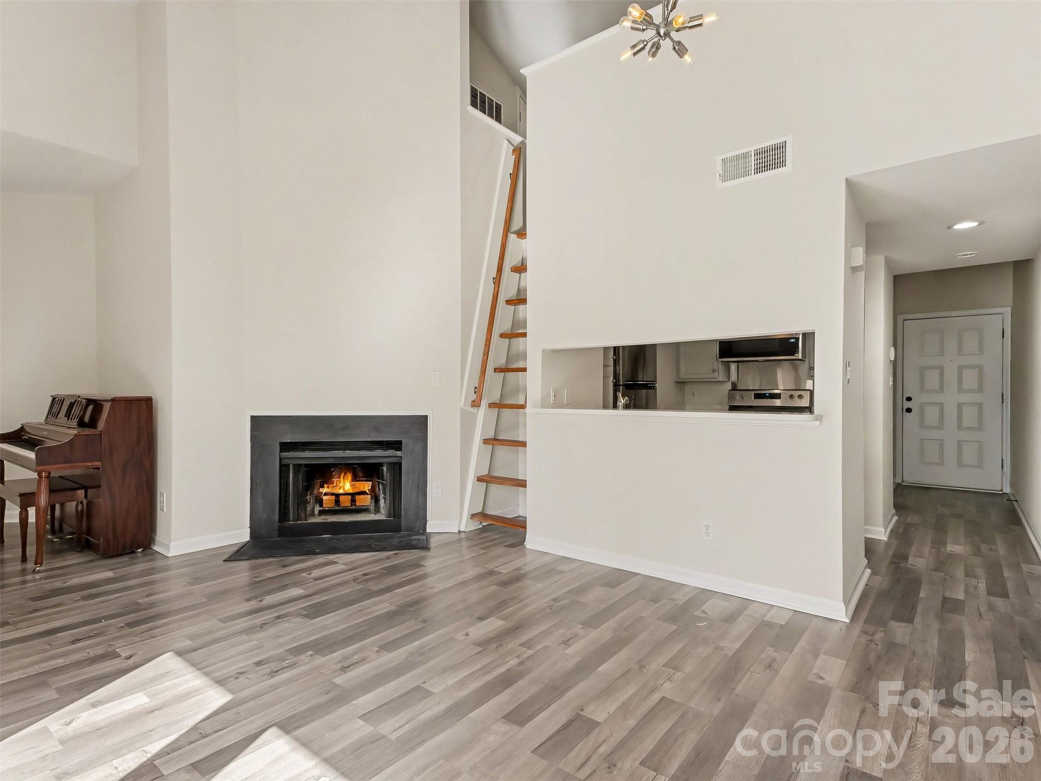 306 S Cedar Street 10