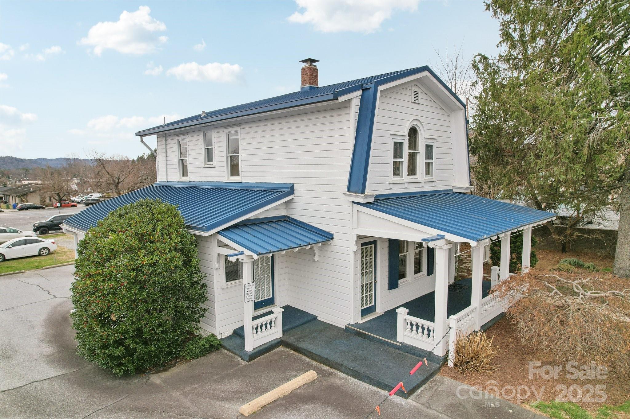 222 3rd Avenue W