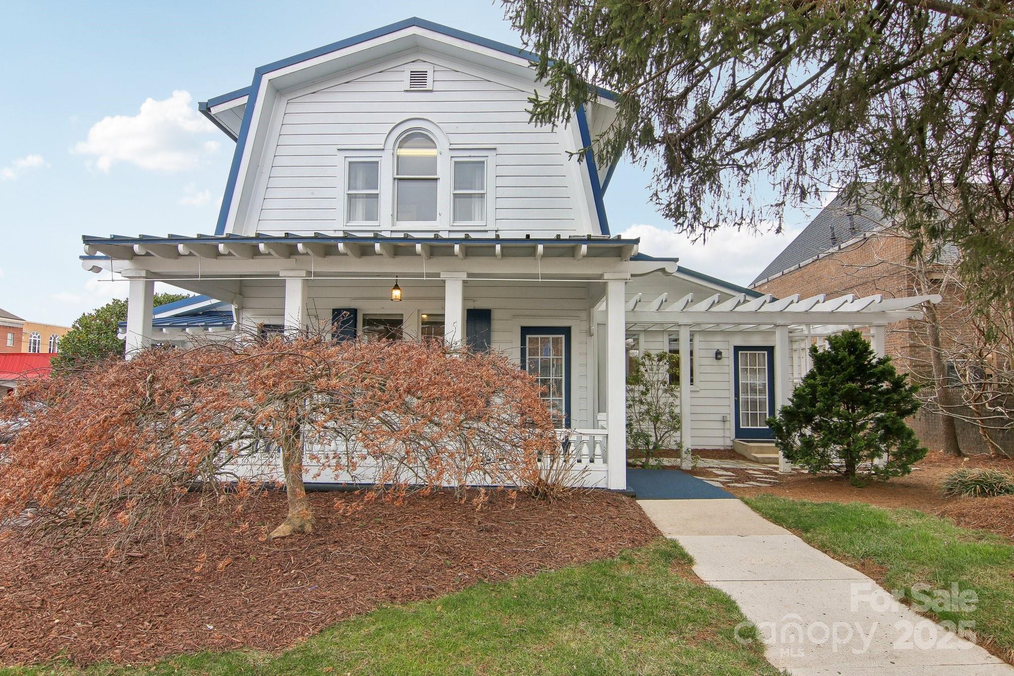 222 3rd Avenue W