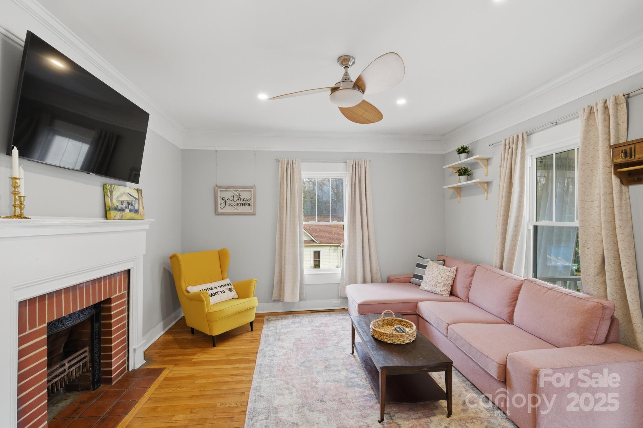 318 N Academy Street