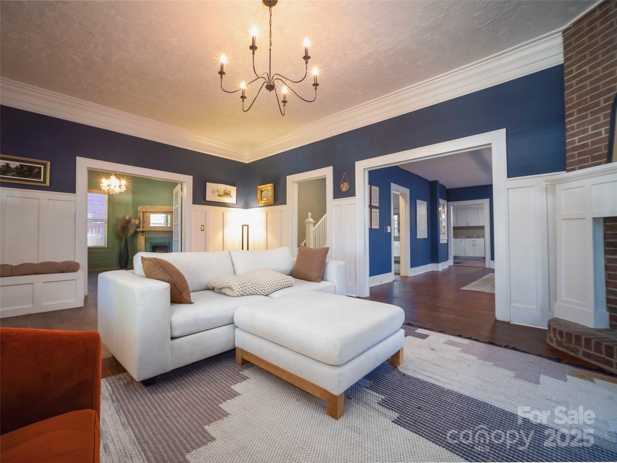 525 W 2nd Avenue