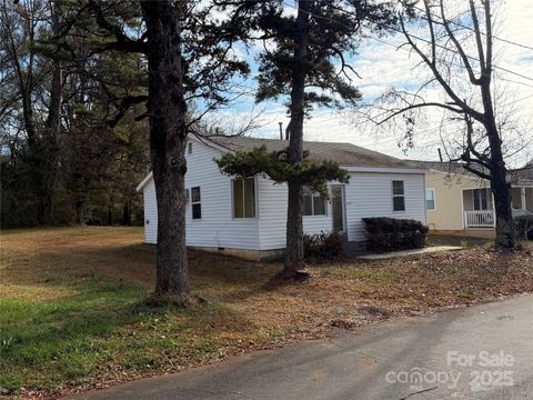 Photo of 2505 Moreland Street, Charlotte, NC 28208 (MLS # 4326817)