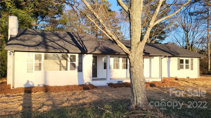 Refreshed brick home on a large lot in the Clover school district. Spacious modern kitchen with an island that is open to the main living area. Split-bedroom layout with three full baths. Partial basement affords tons of storage space and work/hobby space. Year built is unknown.