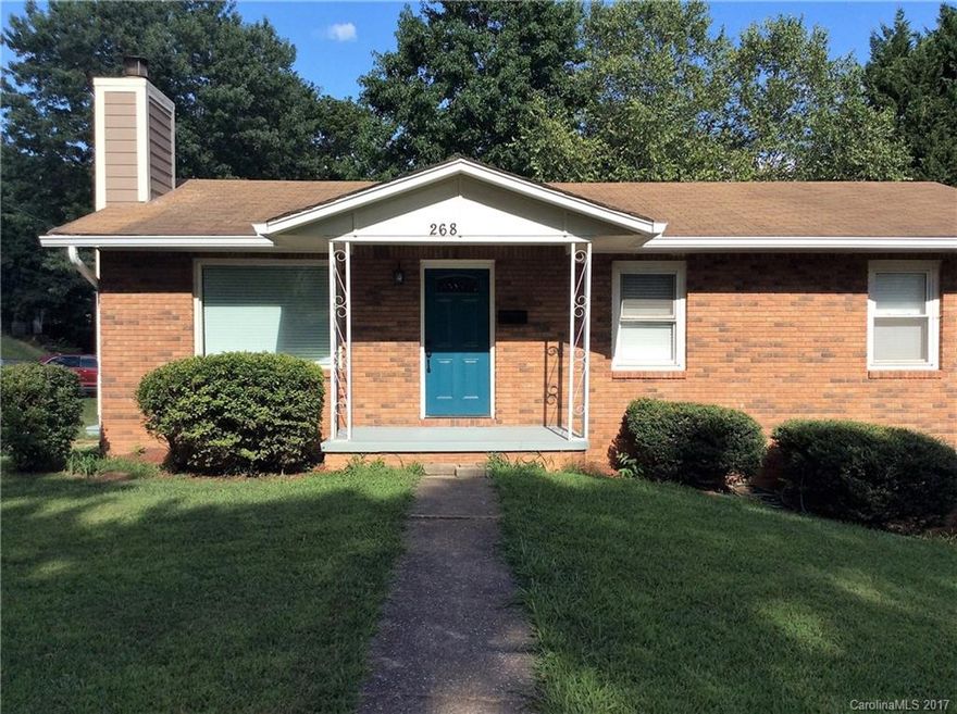 Newly remodeled 5 bedroom house with a bonus room which could be used as an office, playroom, storage, etc. Extra kitchen and living area downstairs. Could be used as an in-law suite.  All new appliances convey with the house. Nice corner lot. Located in downtown Asheville. Walking distance to downtown attractions. 10 minutes to Biltmore Village.