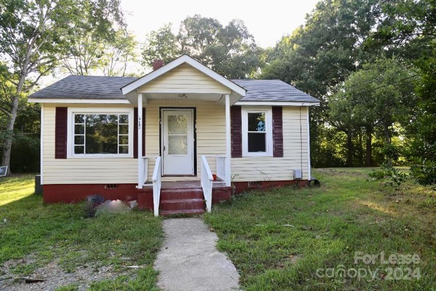 Three Bedroom, One Bath well cottage close to Badin Lake and Park. Large Eat-in Kitchen with Ceramic Tile, Laminate Flooring in Dining Room or Den, Spacious Master Bedroom, Covered Front Porch and a large Yard.$69 - Application fee per Adult $199 - Lease admin Fee