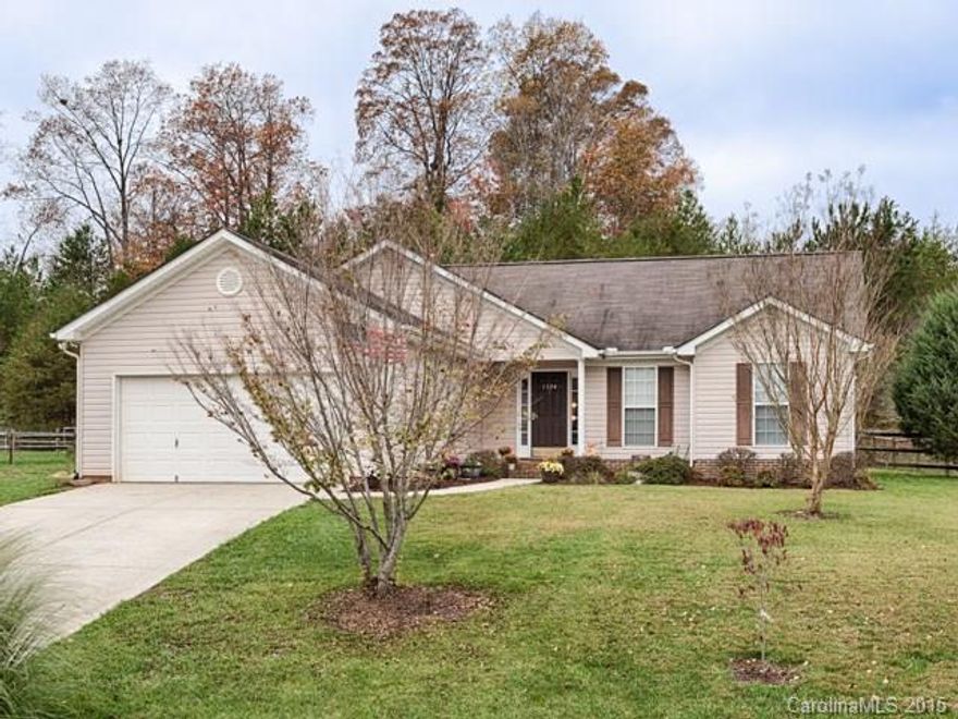 Are you looking for a ranch home in the Lincoln County school district?  Cozy ranch home with a split bedroom floor plan.  Freshly painted interior, stainless steel appliances in kitchen, new flooring in kitchen, great room, entry and second bathroom.  Vaulted ceilings in the great room with ceiling fan.  Fresh new paint in main living areas of the home.  Level backyard is conveniently fenced.