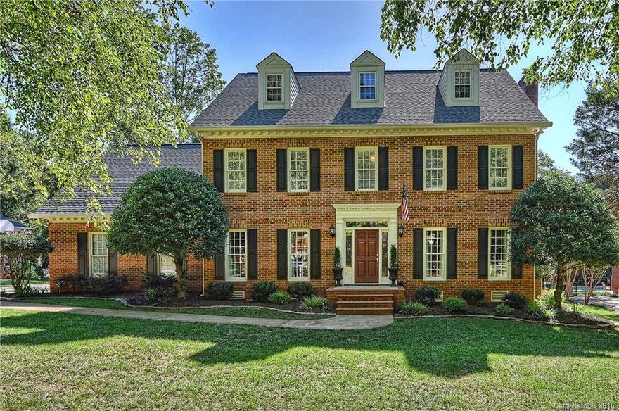 This is your opportunity to own in Rosecliff! Pristine Home is tucked away on a private .42 acre cul-de-sac in the heart of South Charlotte. Interior finishes include site finished Hardwoods, Travertine flooring in Kitchen/Keeping and 9' Ceilings! A federal style mantle graces the Fireplace in the spacious Great Room! Features include Arch. Roof, Landscaping, full irrigation, Granite Countertops in Kitchen & Baths, Stainless Steel appls. A second staircase leads to a large Bonus Room. Pristine!