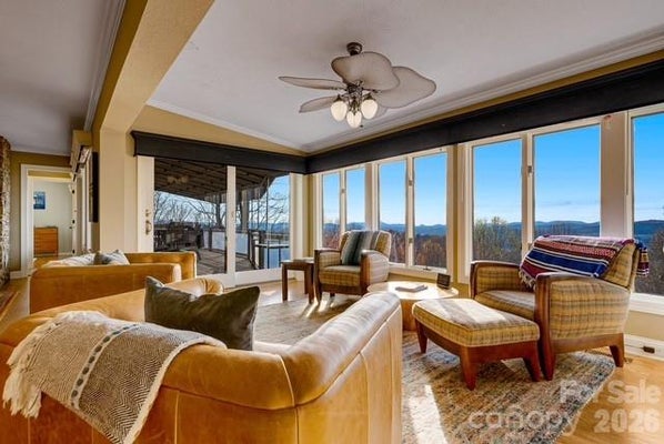 300 ROBERTS DR, HENDERSONVILLE, NC 28739 - Image 00351a30e0fc2ac4a6a1a2b6cc4e4506/3854733047