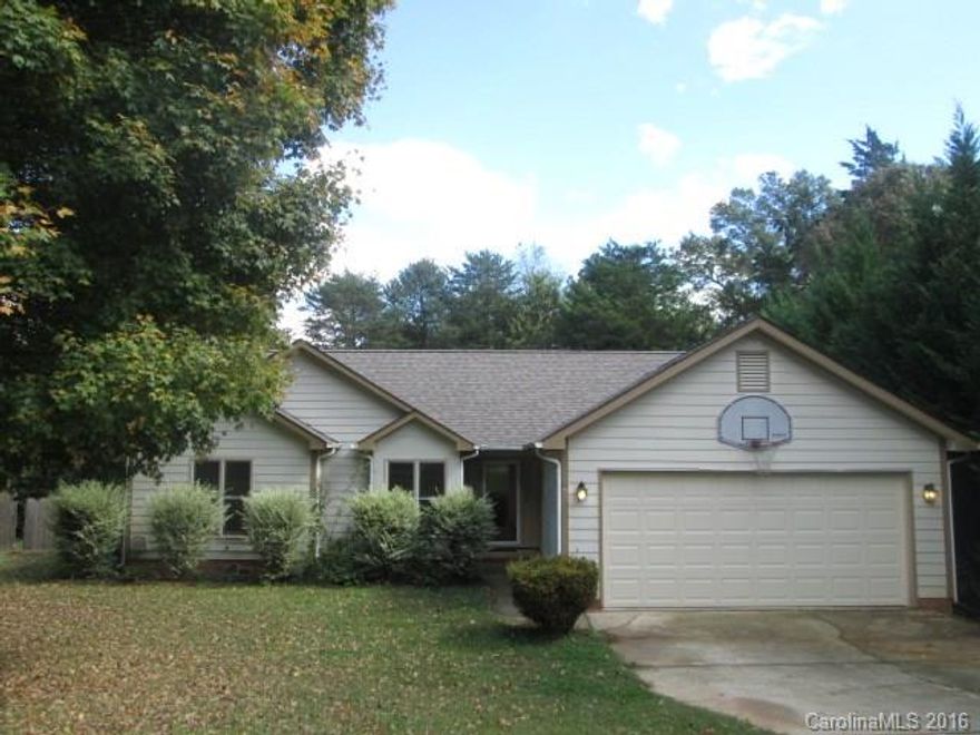 Lovely ranch home on huge lot! Open spacious kitchen, sunroom and large deck. Minutes to uptown, I485 and Independence.