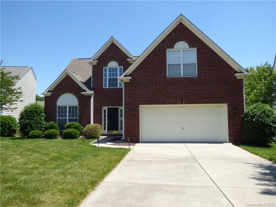 Remodeled and ready to move in! This beautiful home with master on the main and fully fenced yard has been meticulously maintained. Kitchen upgrade with granite countertops , subway tile backsplash & under cabinet lighting. Master on the main with remodeled master bath granite, vanity and lights. Roof new in 2009, HVAC replaced in 2006 with dual zone. Desired cul-de-sac location in Highland Creek. Neighborhood boasts pools, playgrounds, walking trails, parks, tennis and more. Don't wait to see!