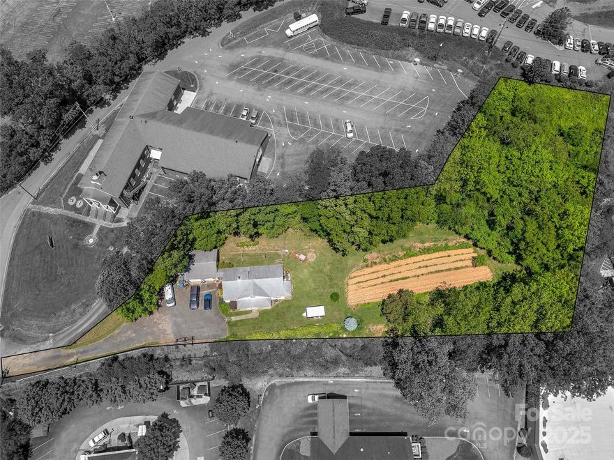 Great 1.37 acre redevelopment site, just off Patton Ave ready for vision / redevelopment. 
HB zoning and easy access to Patton ave, which boats over 55,000 VPD, makes this property ideal for a variety of uses.
Ideal for medical or professional office use. 
Located less than a mile from the interstate, and a short distance to downtown Asheville, New Leicester HWY, or Smokey Park HWY.
Call listing broker for more information.