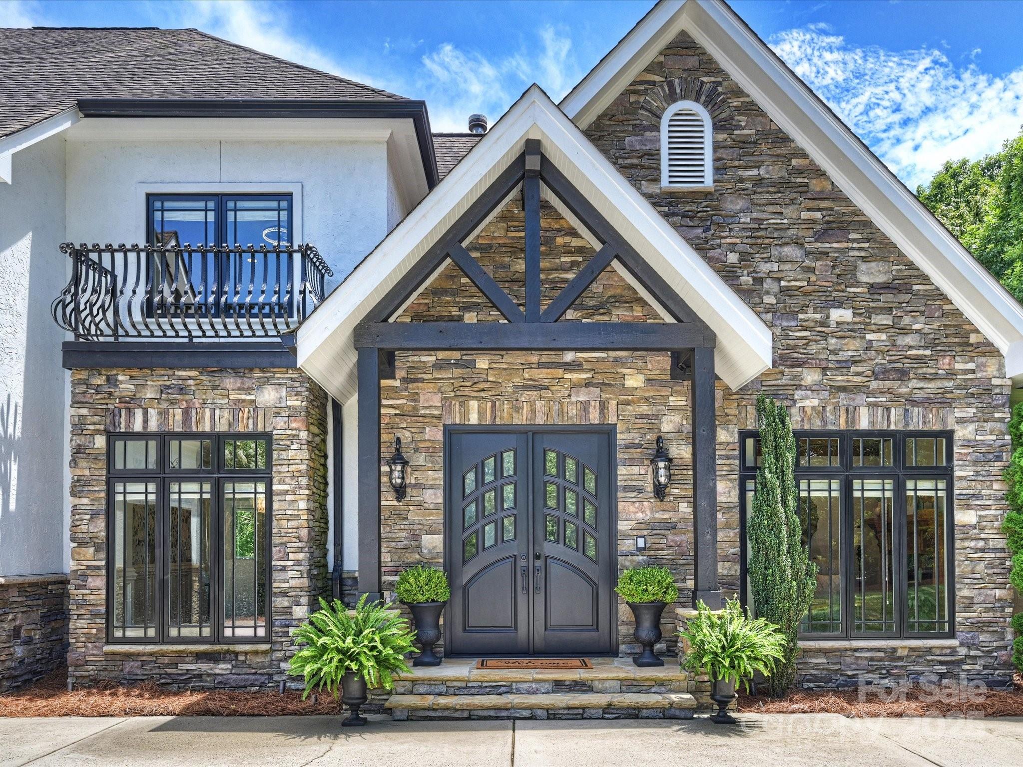 2207 Trapper Court